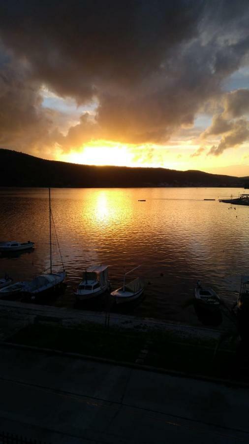 Sea View Apartment Sunrise Poljica & Blue Lagoon Rent A Boat ภายนอก รูปภาพ